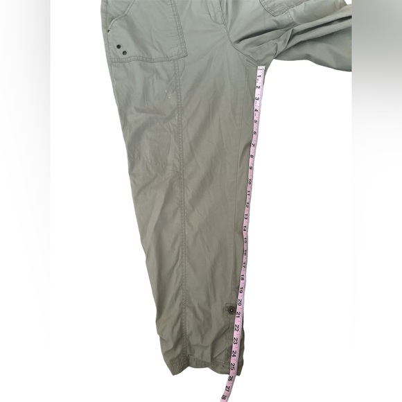 CHICOS CARGO PANTS SZ 2 M 12-14 Beige Tan Khaki Cropped Roll Cuff Button Fly EUC - Picture 5 of 17